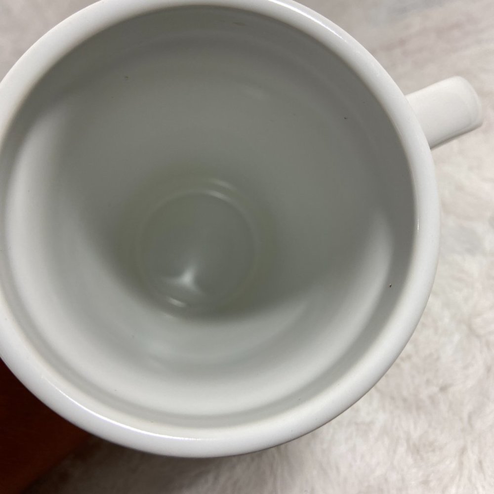 “A Whole Latté Happy” Hallmark Ceramic Travel Mug with lid Hallmark - Picture 5 of 8